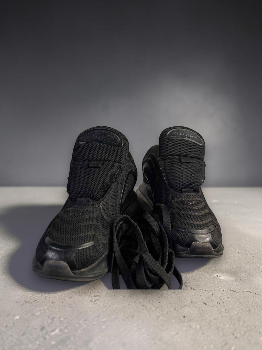 NIKE AIR MAX 720 TRIPLE BLACK