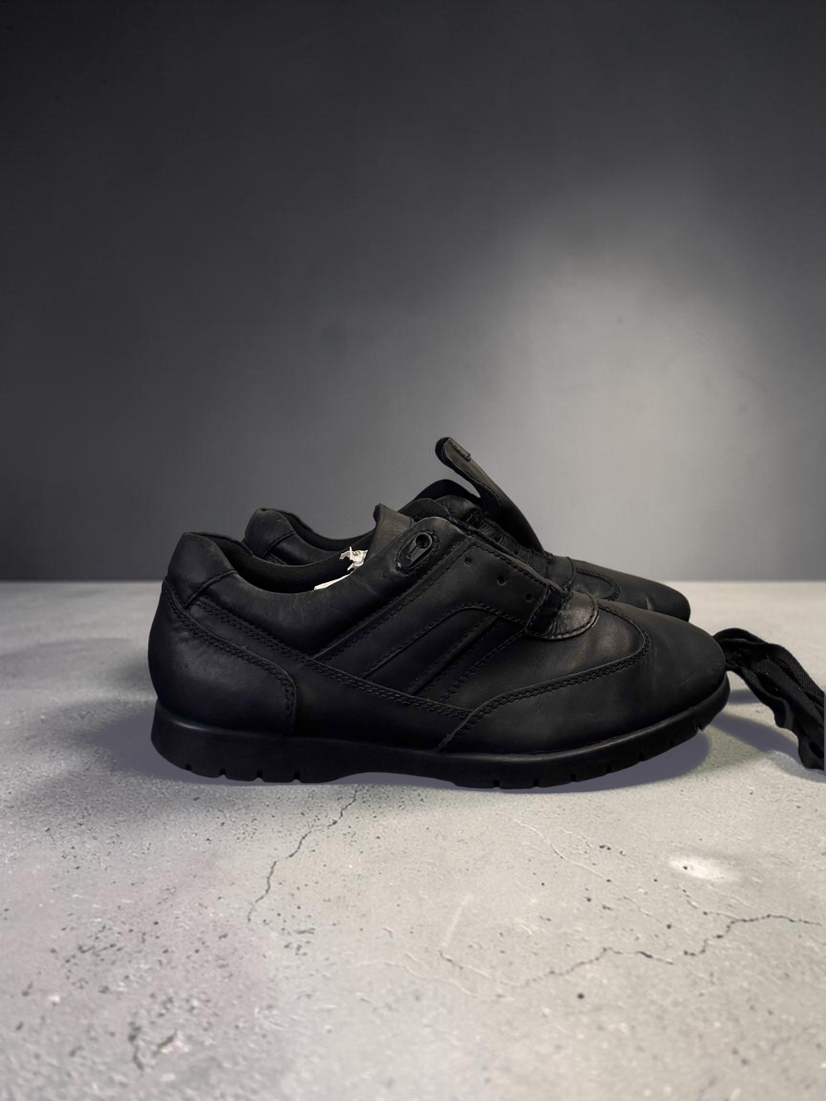 TRIPLE BLACK CASUAL LEATHER SNEAKERS