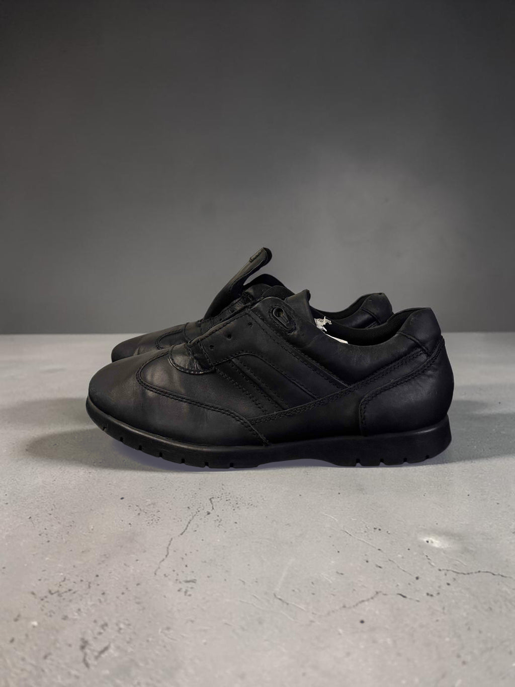 TRIPLE BLACK CASUAL LEATHER SNEAKERS