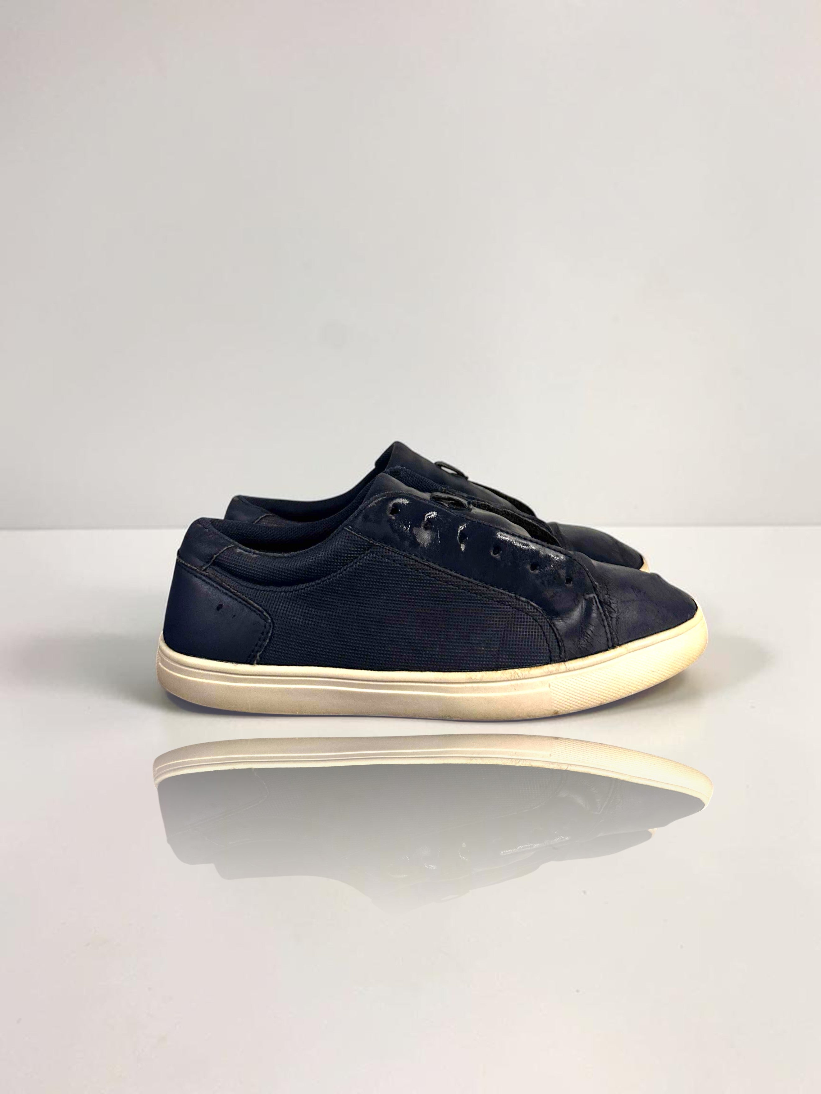 MIXED-MATERIAL CASUAL SNEAKERS